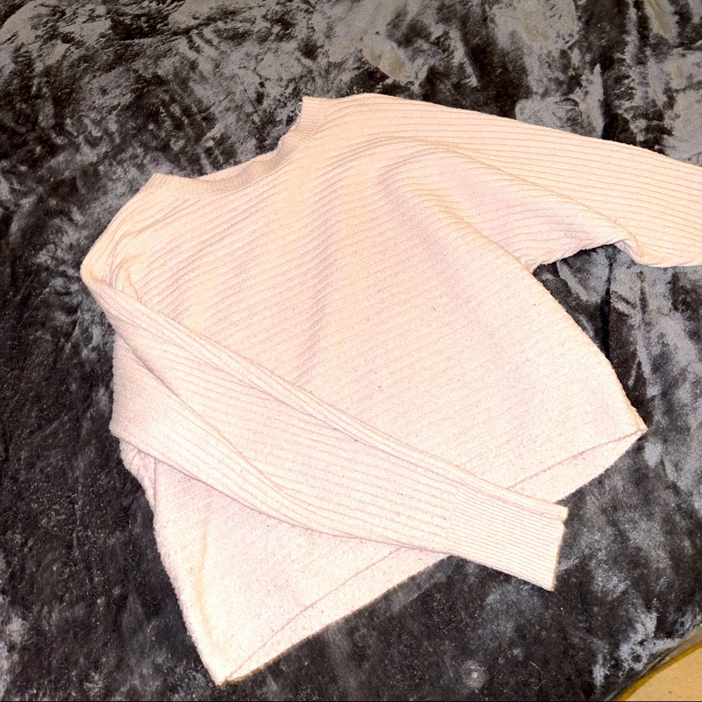 Ribbed light pink sweater